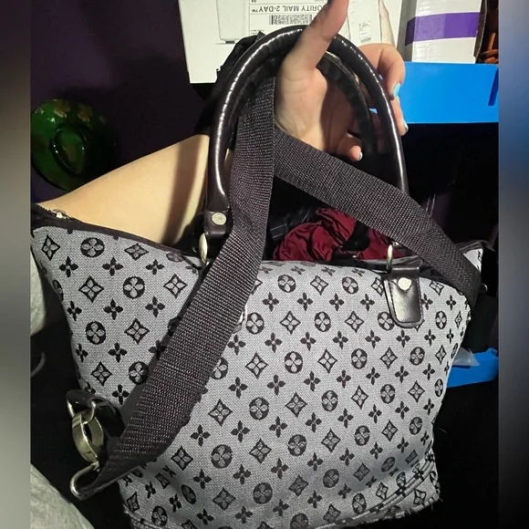 Stylish Gray Fashion Patterned Tote Weekender Bag EUC - Picture 6 of 6